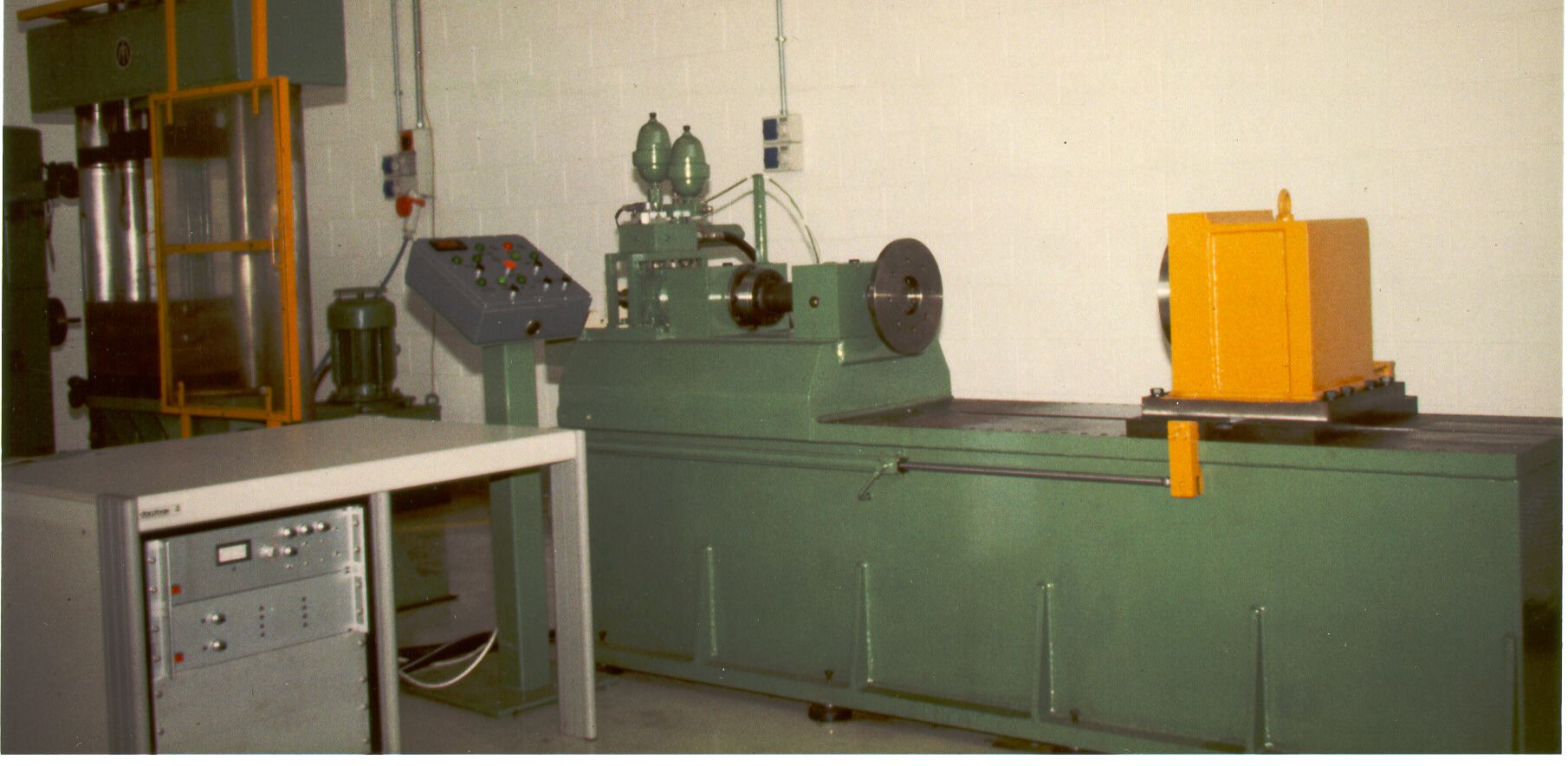 Macchina per prove torsionali a fatica